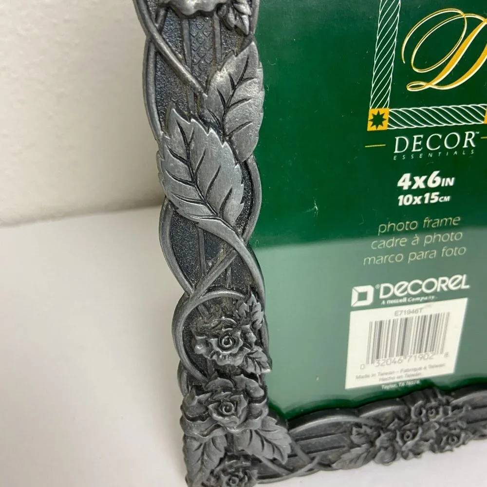 Vintage Picture Frame Metal Roses Made in Taiwan